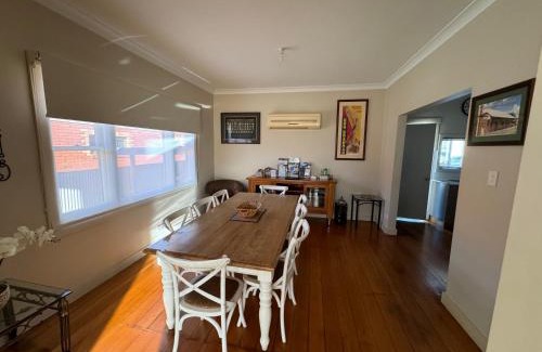 Invermay House | Bradman House CBD Launceston Invermay + Free WIFI