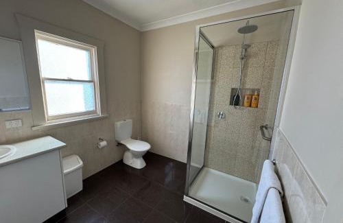Invermay House | Bradman House CBD Launceston Invermay + Free WIFI