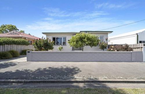 Invermay House | Bradman House CBD Launceston Invermay + Free WIFI