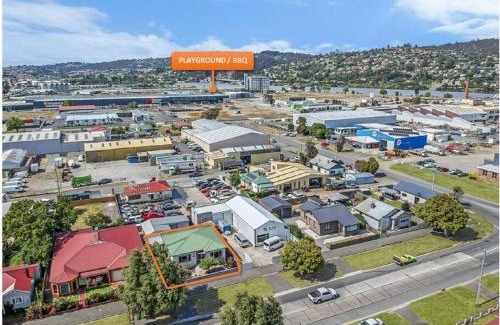 Invermay House | Bradman House CBD Launceston Invermay + Free WIFI