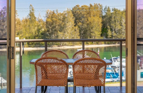Forster Apartment | Braemar 7 - Lakefront apartment
