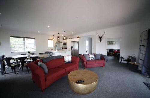 Twizel House | Braemar Beauty, Twizel
