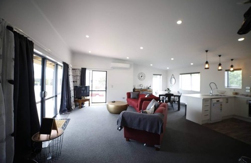 Twizel House | Braemar Beauty, Twizel