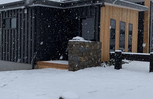 East Jindabyne Apartment | Braeside beautiful lake frontage