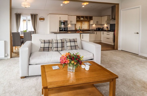 Runswick Bay Cottage | BRAMBLEWICK, pet friendly, with a garden in Staithes