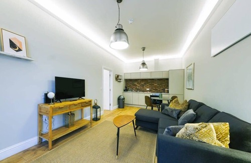 Patchway Apartment | Brand New 1 Bedroom Apartment Close to Cribbs Causeway!