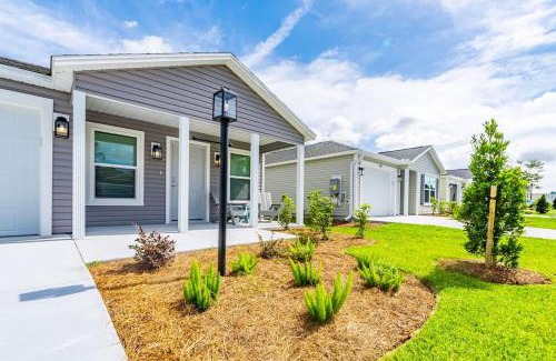 Okahumpka House | Brand New 2-2 Villa with Golf Cart