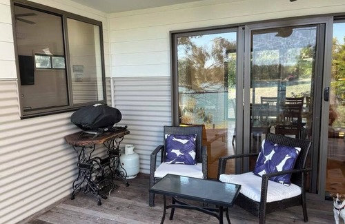 Glenmaggie House | Brand new 2 bedroom 2 bathroom waterfront house on the shore of Lake Glenmaggie