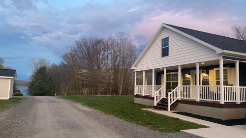 Himrod House | Brand New 2 Bedroom Cottage on Seneca Lake