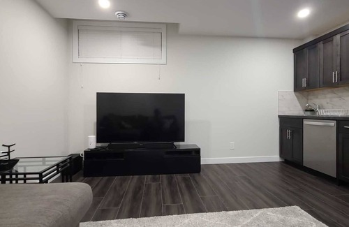 Calgary House | Brand New 2 BR Suite Located Near YYC Airport