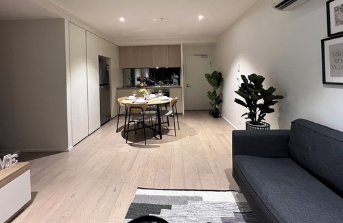 Docklands Apartment | Brand New 2BR Waterfront Docklands/Free Parking