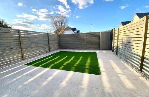 Poole House | Brand NEW 3 bedroom house - garden & parking +wifi