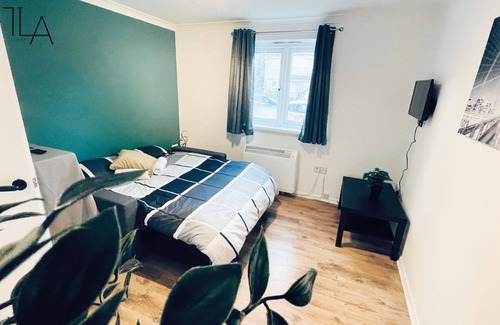 Langley Marish House | Brand New 3 Beds Flat | Netflix Wifi Parking | Heathrow Slough Windsor Pinewood