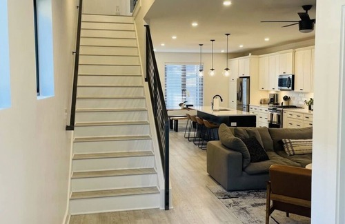 Holy Cross House | Brand New 3 Story 4 bed, 2.5 bath House w/rooftop deck w downtown skyline views