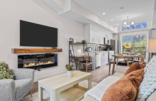 Harvie Heights House | Brand New - 3BR Mountain View Townhouse by Banff