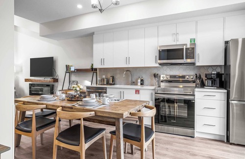 Harvie Heights House | Brand New - 3BR Mountain View Townhouse by Banff