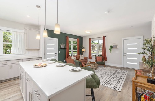 Downtown House | Brand New 4bd - Modern - Prime Location - Spacious