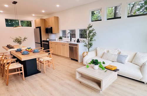 Victory Heights House | Brand New 4BR Luxury Seattle Retreat