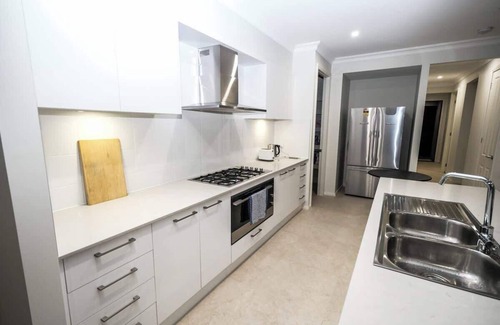 Schofields House | Brand new 5 bedroom house close to Rouse hill