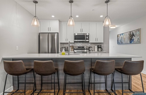 Canmore Apartment | Brand New 6BR Family Retreat