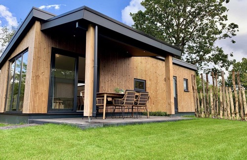 Sint Maartensvlotbrug House | Brand new and luxurious chalet with cosy veranda. Spacious and modern for 5 persons.