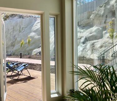 Bergenhus Apartment | Brand-new Apartement 2025 Sunny Private Terrace - By the Sea