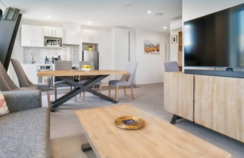 Frankton Apartment | Brand New Apartment, Amazing Mountain views!