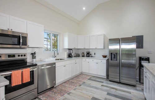 North Palmetto Point House | Brand New Banks Road Estate w/Heated Pool on Pink Sand Poponi Beach