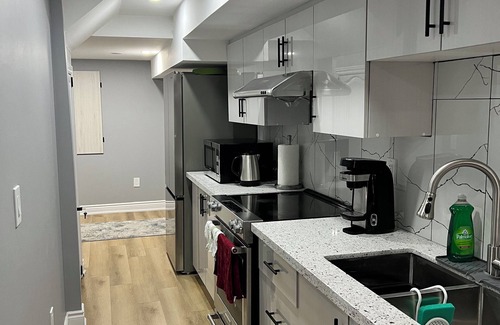 Churchill Meadows House | Brand New Basement Apartment