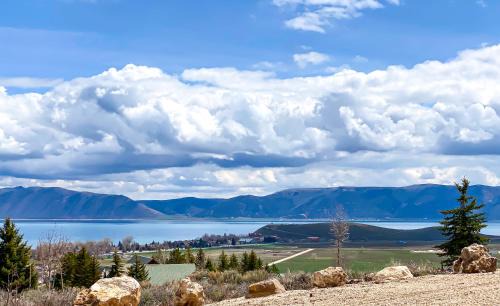 Sweetwater House | Brand New Bear Lake Beach Cottage in Sweetwater