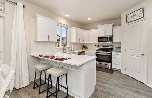 Medford House | Brand new, beautiful 5 bedroom home