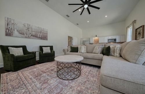 Lindale House | Brand New, Beautifully Appointed, Country Cottage!