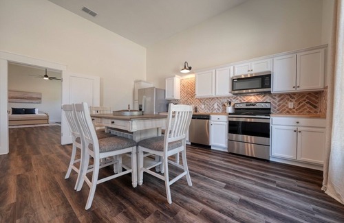 Lindale House | Brand New, Beautifully Appointed, Country Cottage!