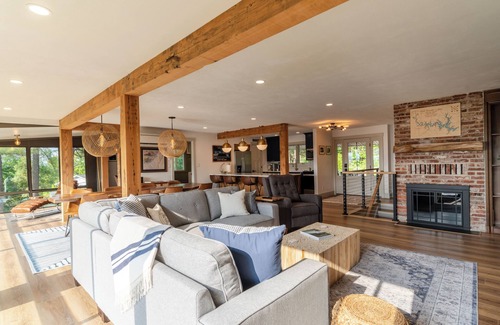 Lakeview House | BRAND NEW! Beautifully rehabbed 3 bedroom, 3 bathroom lake home.