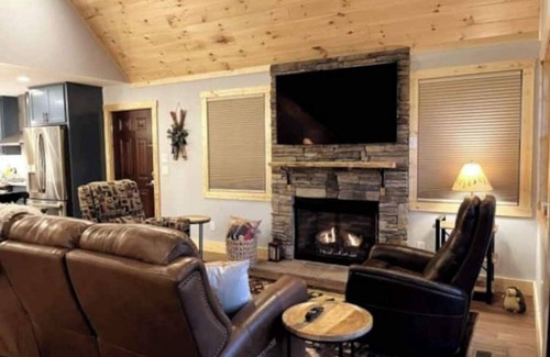 Beech Mountain Cabin | Brand New Cabin-Convenient Location!