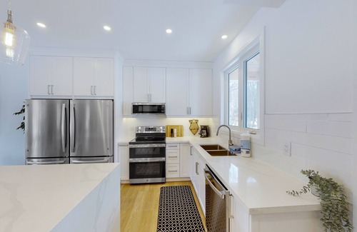 The Blue Mountains Ski Chalet | Brand-new cottage near lifts & lake with a hot tub, fireplace, & central AC