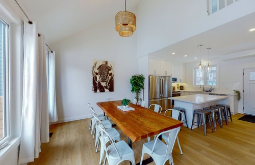 The Blue Mountains Ski Chalet | Brand-new cottage near lifts & lake with a hot tub, fireplace, & central AC
