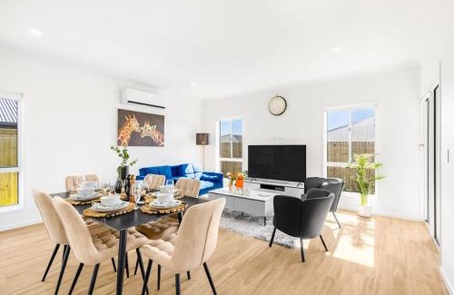 Greenbank House | Brand New Comfy Home 4Bedroom designer furniture