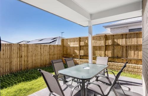 Greenbank House | Brand New Comfy Home 4Bedroom designer furniture