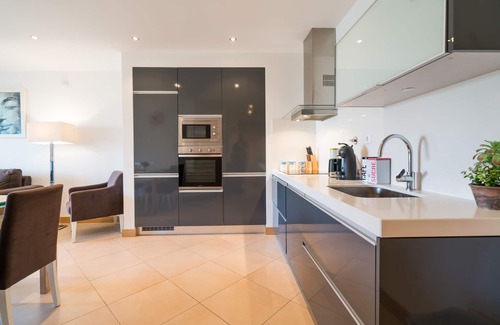 Lagos Condo | Brand New Condo in a quite area only ten minutes from Marina and Town Centre