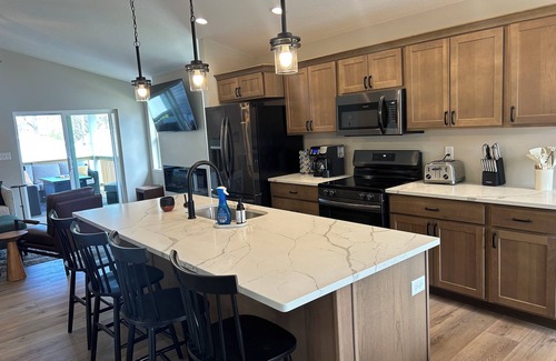 Cedar Falls House | Brand New Construction w/Hot tub, Firepit, Fenced in Yard and walk to downtown.