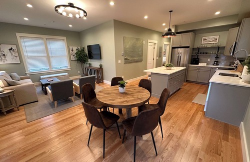 Off Broadway House | Brand New Construction! 3 Apartments/5 Bed/3 Bath Broadway Neighborhood