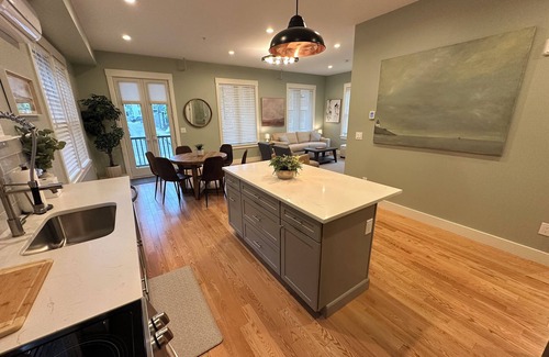 Off Broadway House | Brand New Construction! 3 Apartments/5 Bed/3 Bath Broadway Neighborhood