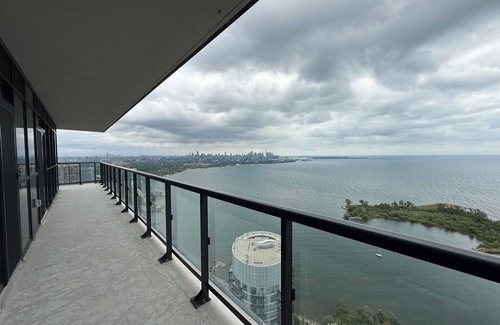 Humber Bay Apartment | Brand New Corner Condo with Toronto Downtown view in Lakeshore