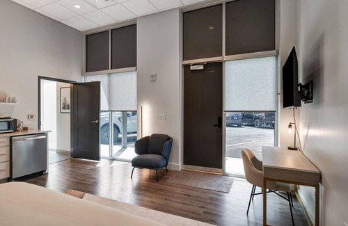 Donelson Hotel | Brand New! Corporate Traveler's Retreat!