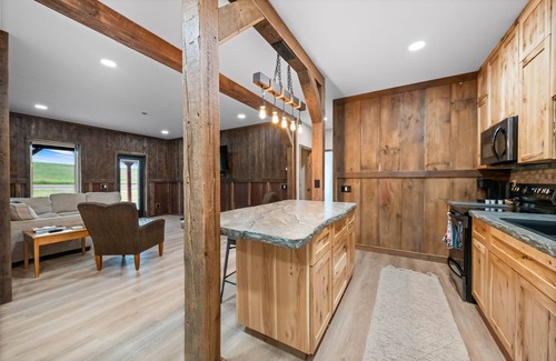 Cottage Grove House | Brand New Country Rustic Barn-R&R At It's Finest! Madison Area