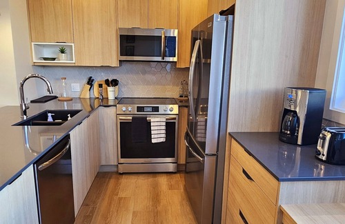 Canmore Condo | Brand NEW Cozy Mountain Getaway! - Sleeps 6-8