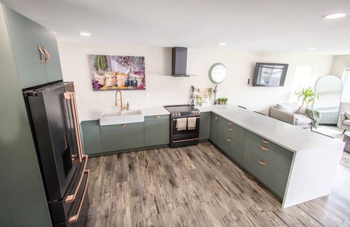New Haven House | Brand new cozy waterfront house w jacuzzi