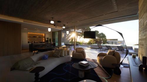 Camps Bay Villa | Brand New Dream Villa with Ocean View, Sauna & Gym