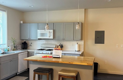 Picnic Point-North Lynnwood House | BRAND NEW! Entire guest house